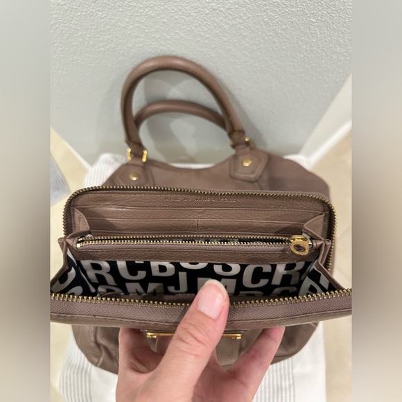 Marc Jacob’s leather shoulder bag with matching wallet! - Picture 4 of 6